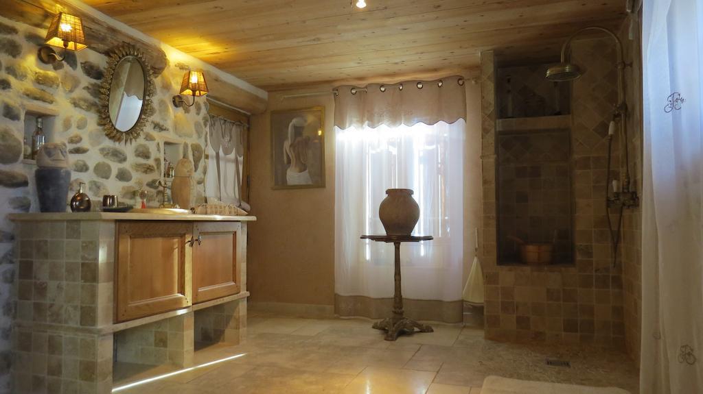 Les Gites D'Eliane Laragne Room photo